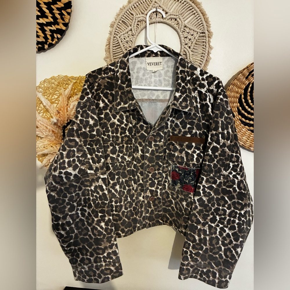 Veveret Leopard Print Button-Up Jacket with Floral Pocket